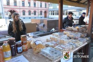 1. Božična tržnica na Glavnem trgu v Ljutomeru 11